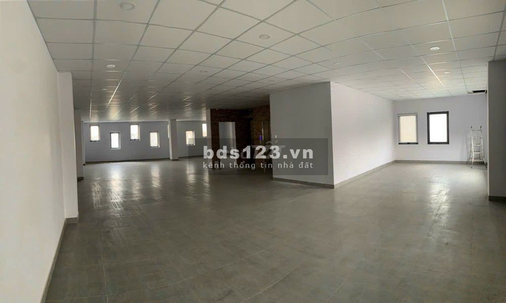 Tòa nhà cực rộng, đã setup sẵn cho văn phòng công ty
