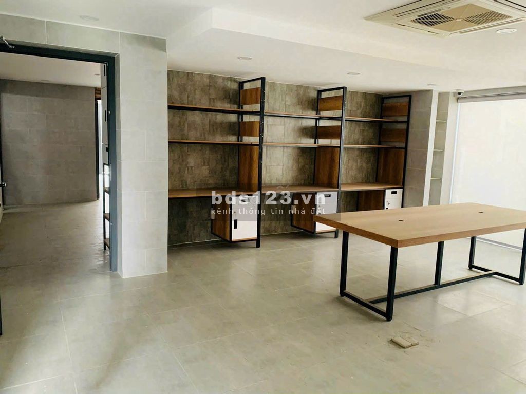 Tòa nhà cực rộng, đã setup sẵn cho văn phòng công ty
