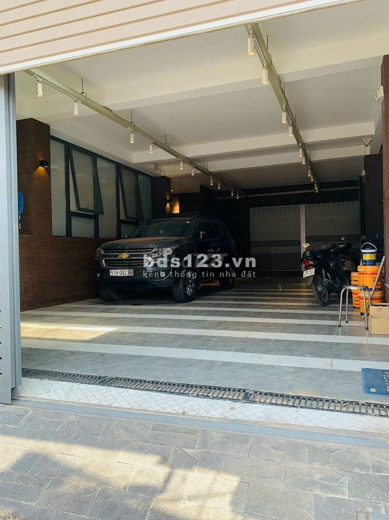 Tòa nhà cực rộng, đã setup sẵn cho văn phòng công ty