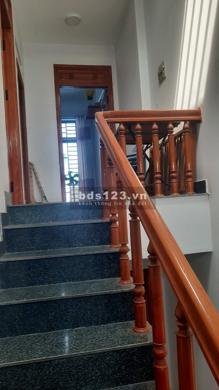 Nhà hẻm xe tải, 1 trệt 2 lầu, 4pn 3wc, sẵn nội thất