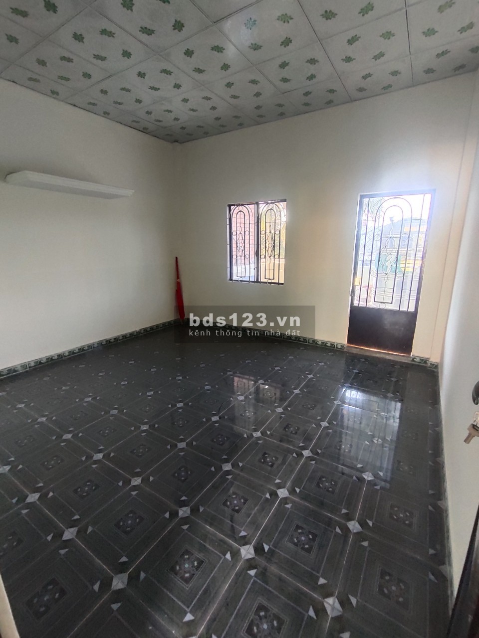 Nhà mặt tiền 1 trệt 2 lầu, 4pn. Kinh doanh mọi ngành nghề, sẵn điện 3 pha