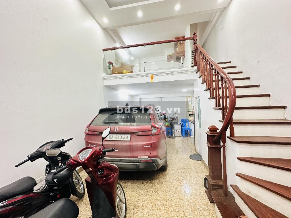 Phải thật nhanh! vip Lạc Long Quân - Gara ô tô, mặt tiền 4.5m, giá 6.8 tỷ