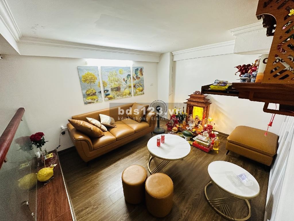 Phải thật nhanh! vip Lạc Long Quân - Gara ô tô, mặt tiền 4.5m, giá 6.8 tỷ