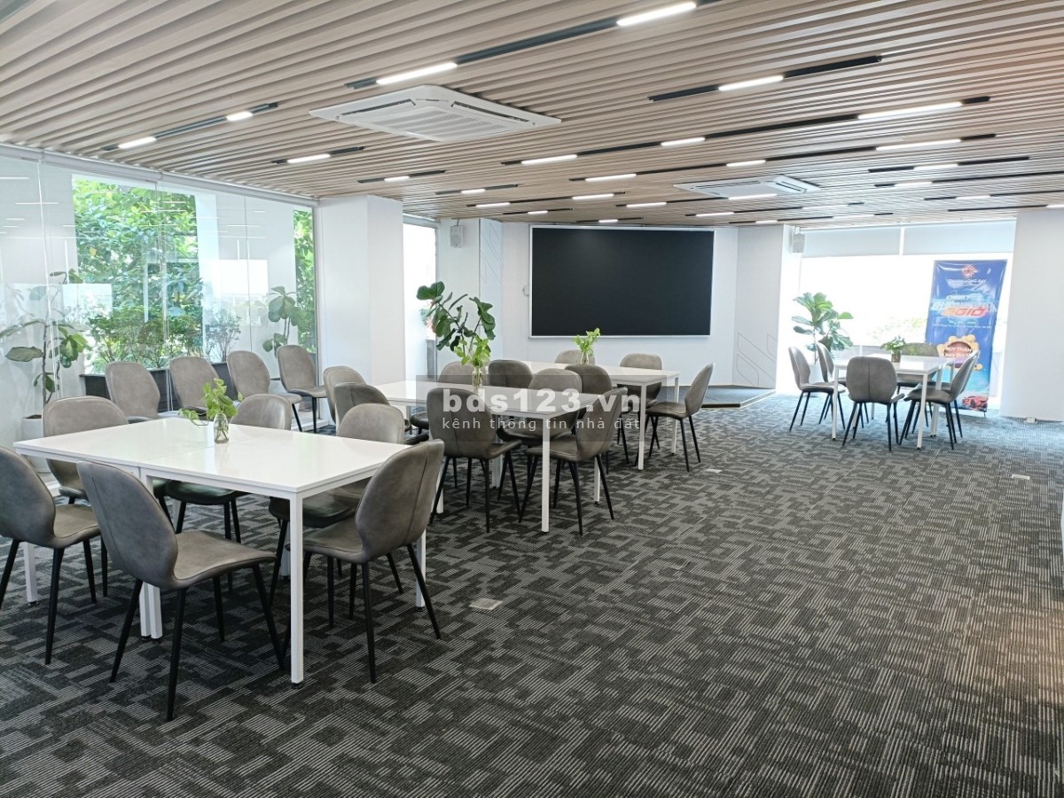 Văn phòng view đẹp "Sáng tự nhiên mà không sợ nóng" tại XP Building Giang Văn Minh, Ba Đình