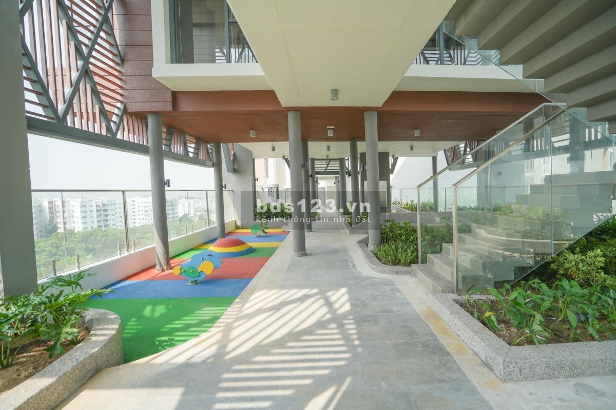 Cho thuê căn 2Pn Diamond Brilliant, 96m2, giá 16tr, bao phí quan lý