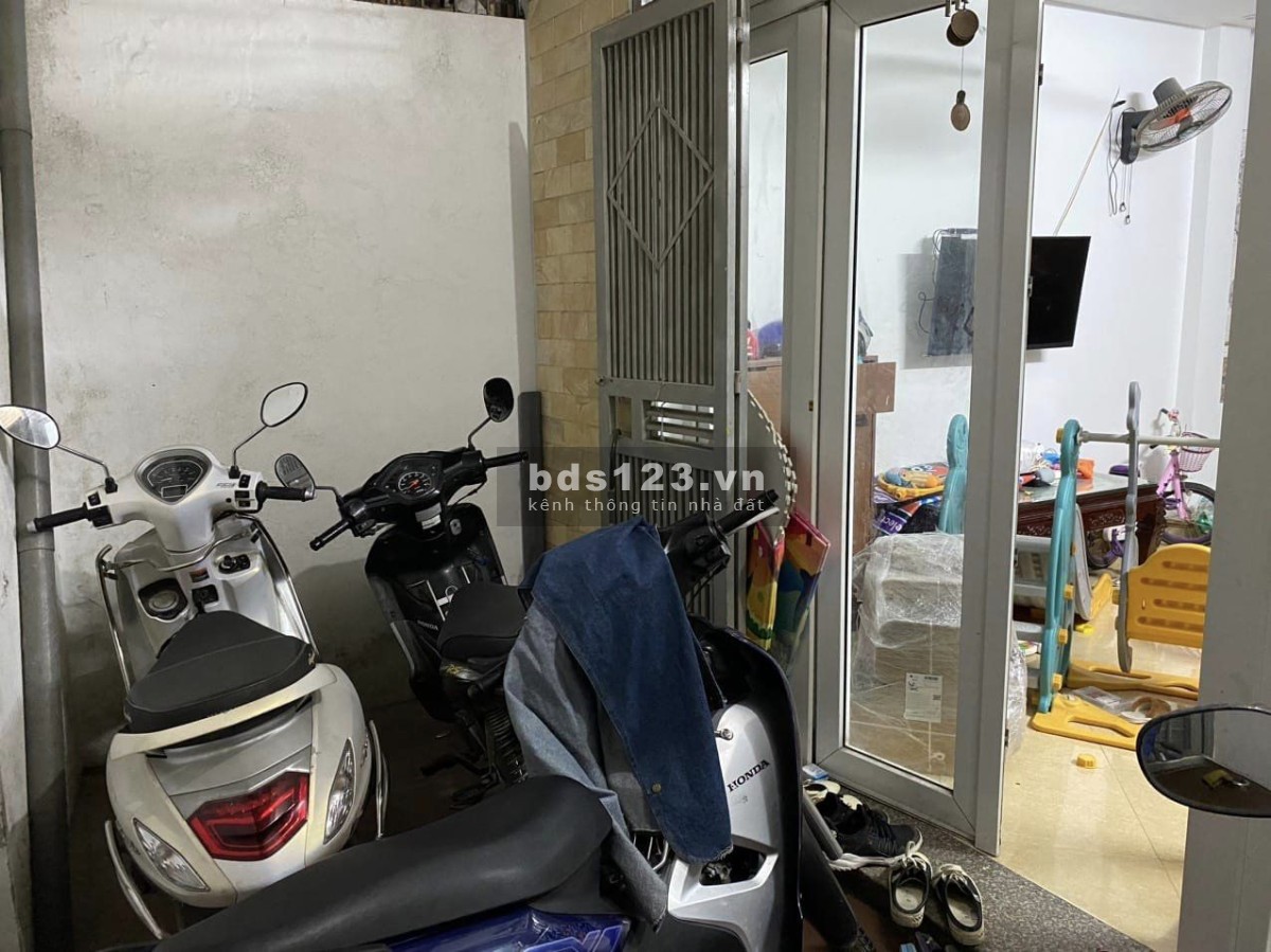 Bán nhà Phú Đô 60m2, 4 tầng, chỉ hơn 4 tỷ, nhà đẹp ở luôn, ngõ rộng, gần ô tô