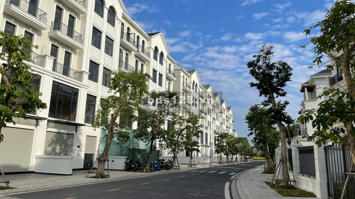 Nhà phố Vinhomes Quận 9 cho thuê trệt, lầu 1, giá 17 triệu, đã hoàn thiện trục đường chính đẹp