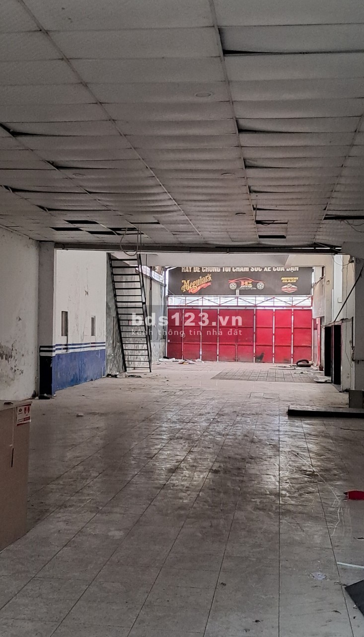 Showroom mặt đường 690m2 tại Nguyễn Văn Cừ, Long Biên, HN
