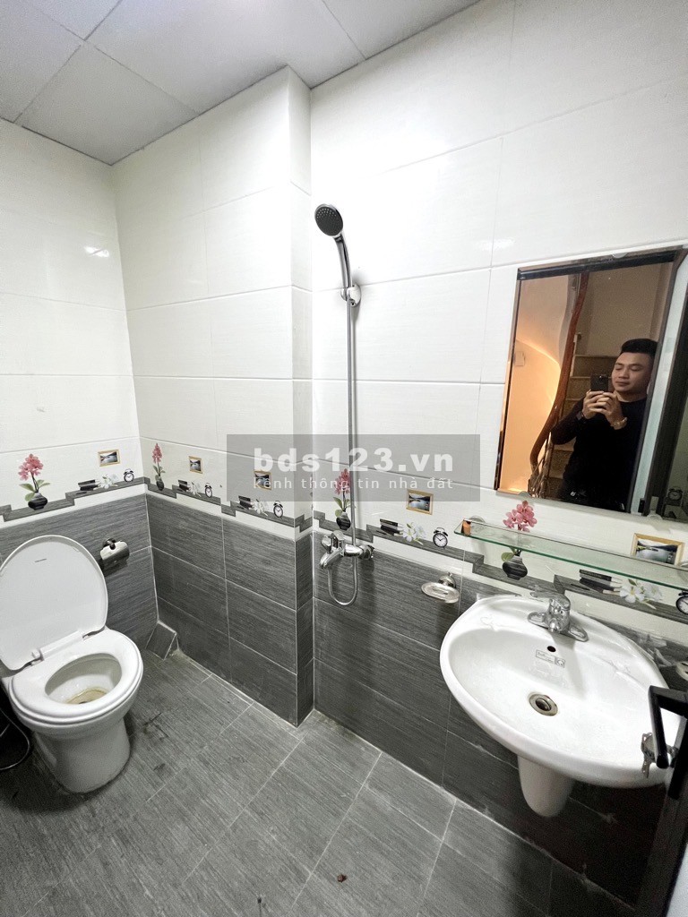 Bán nhà mặt Ngõ Quỳnh, 4Tầng, đúc BTCT kiên cố, 35m2, giá 5.1 tỷ còn thương lượng