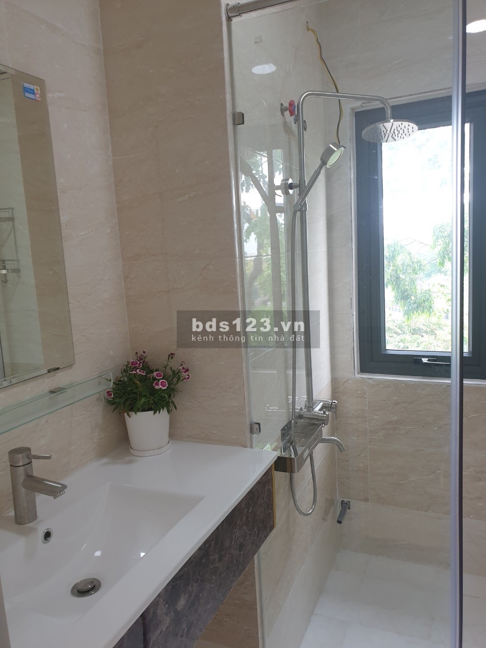 Nguyên căn 1 phòng ngủ cao cấp nằm ngay khu kênh nhiều lộc - Trường Sa giáp quận 1