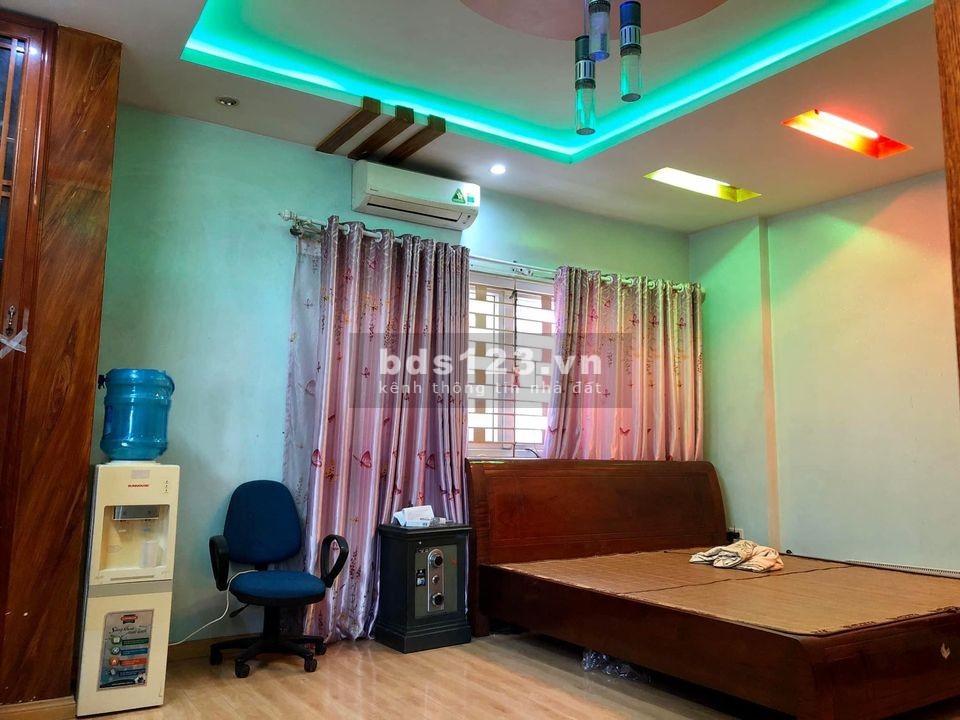 Bán gấp - Ngã tư Minh Khai - Đại La. Diện tích 50m, 3 tầng 3.75 tỷ