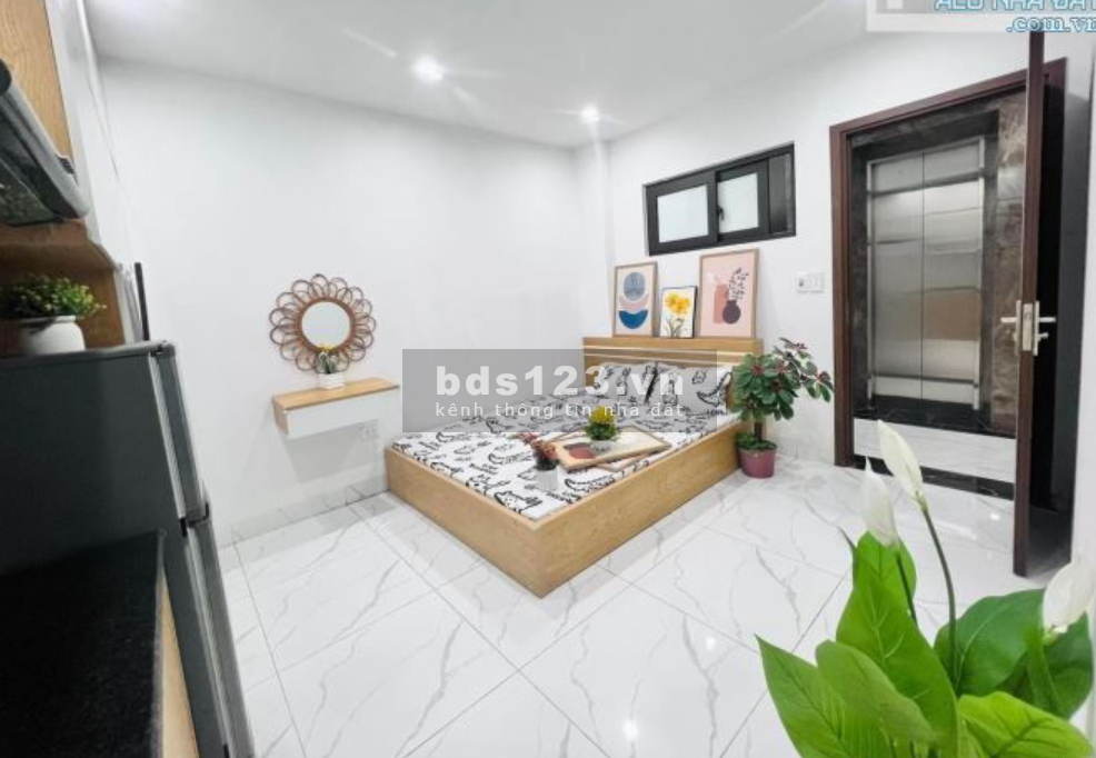 Diện tích nhà 56m2, thiết kế 7 tầng với 12 phòng, có tháng máy.