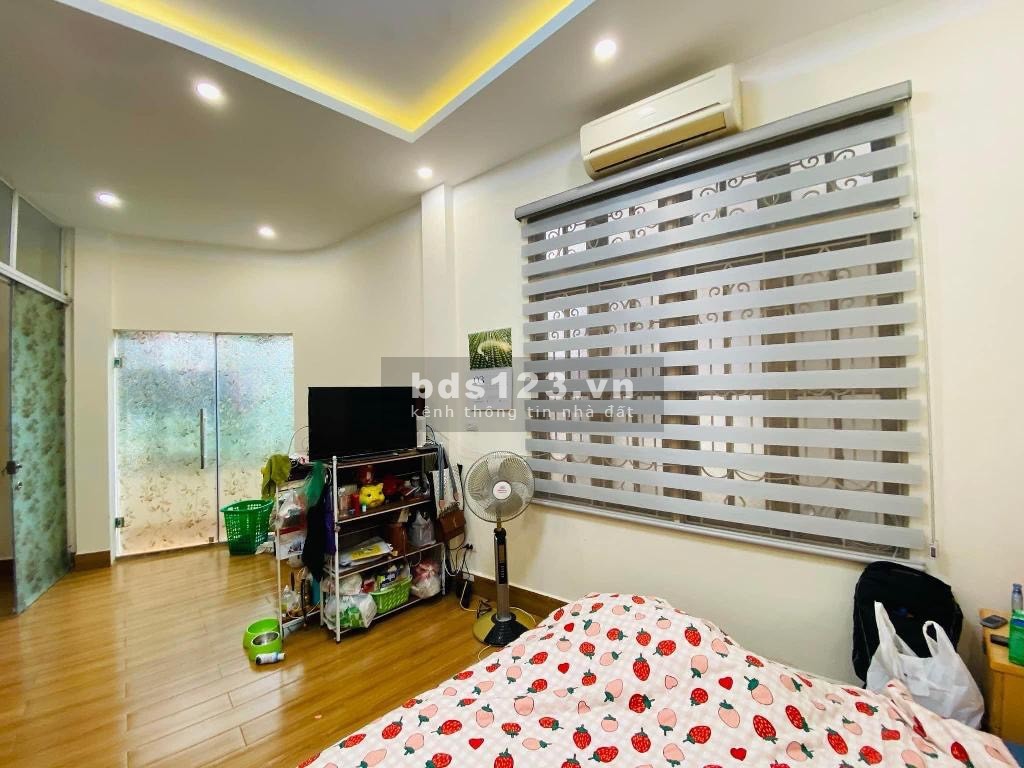 Bán nhà phố Hào Nam, lô góc, 32m2, 4.3 tỷ