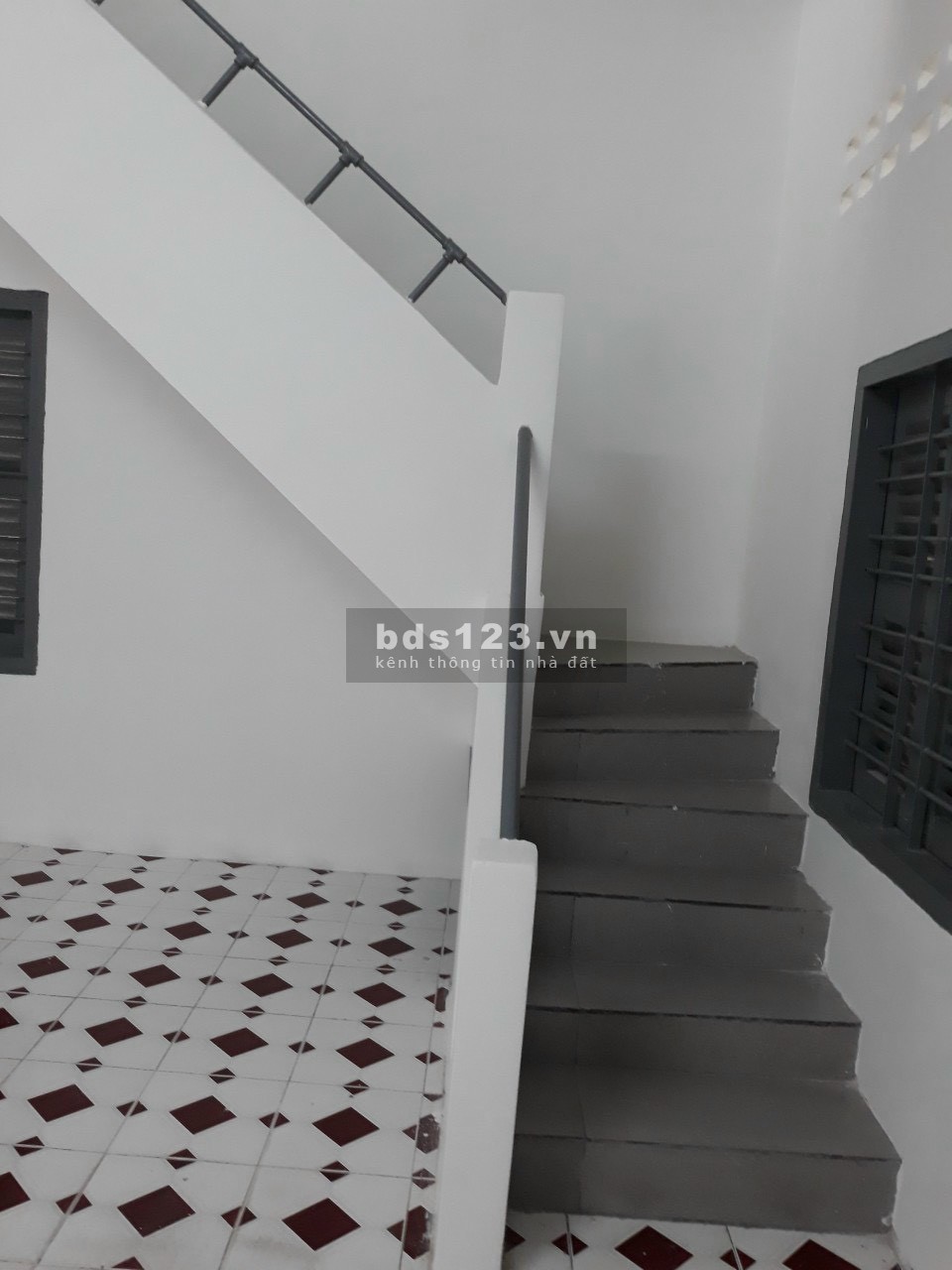 Cho thuê nhà 120m2 số 14 đường Lê Quốc Trinh P.PTH, Q.Tân Phú