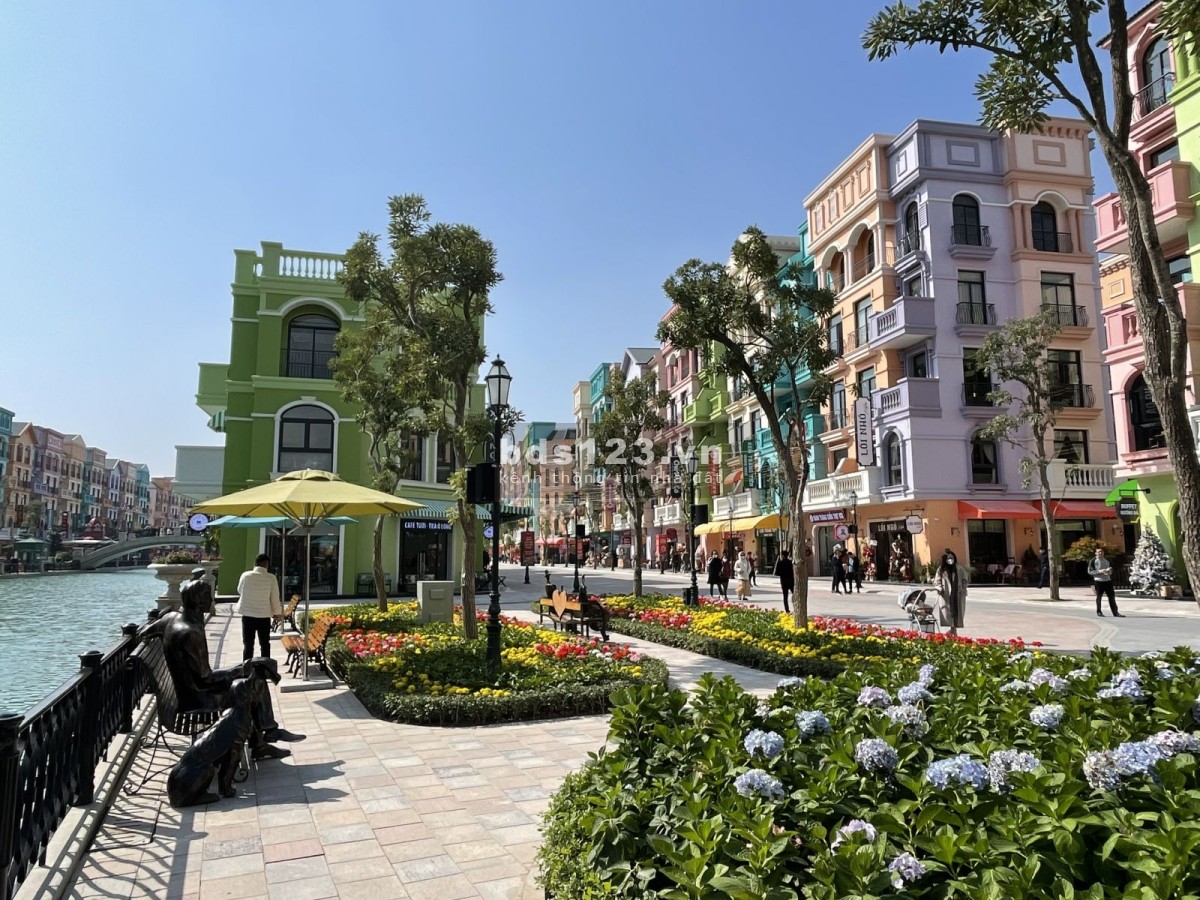 Bán nhanh căn shophouse 2 mặt tiền siêu đẹp Vinhomes Ocean Park 3 - The Crown Văn Giang, Hưng Yên.