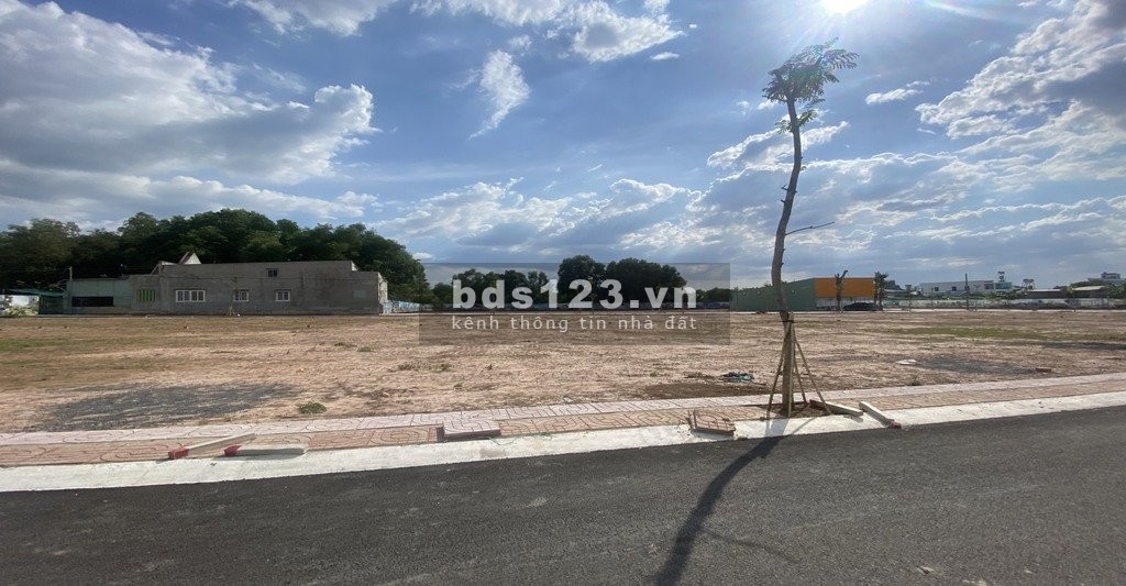 Bán đất đường DT769 ngay cổng chính sân bay Long Thành giá 980tr/130m2. SHR