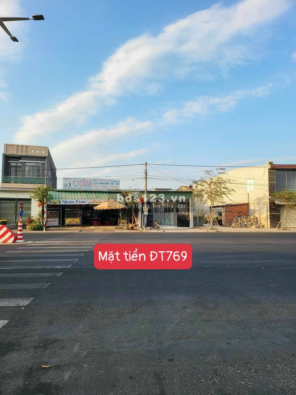 Kẹt vốn bán gấp lô đất ngay mặt tiền đường DT769 rộng 45m giá 950 triệu/nền 133m2 gần sân bay