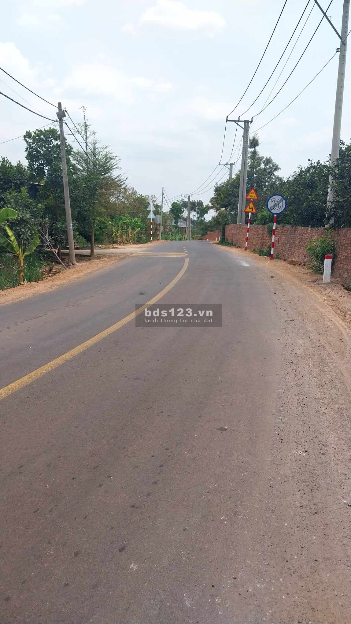Cần bán gấp Đất MT Đường 20 Sông Trầu Trảng Bom Đồng Nai 108m2 Full Thổ Cư giá 850tr