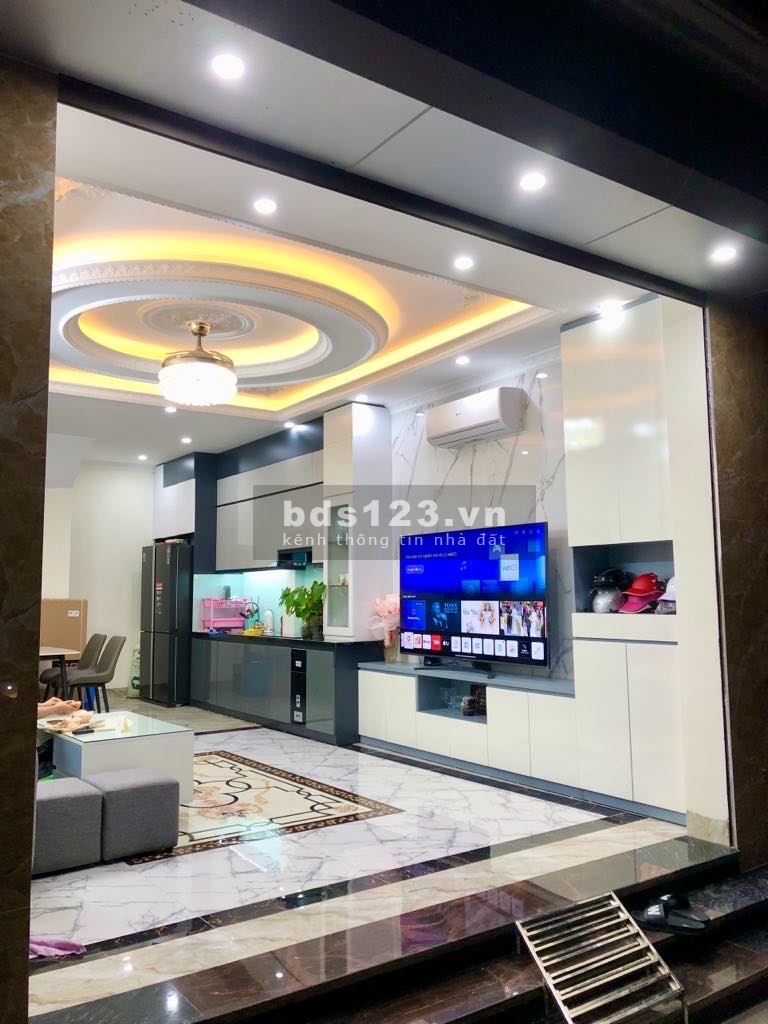 Bán nhà trung tâm Việt Hưng Long Biên