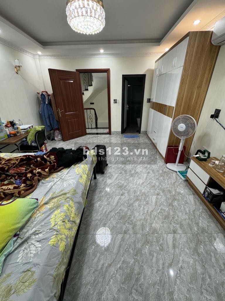 Bán nhà trung tâm Việt Hưng Long Biên
