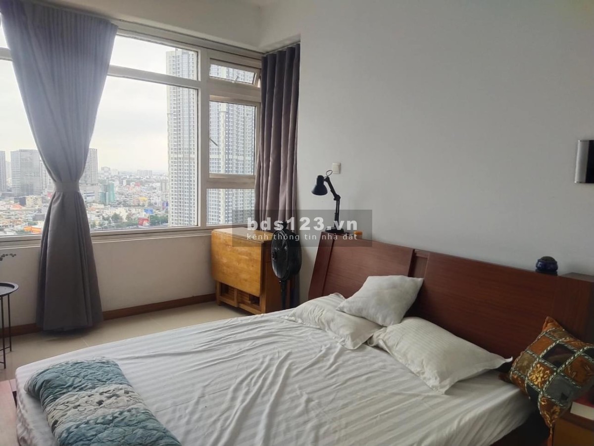 Cho thuê 2 phòng ngủ Saigon Pearl, lầu cao view đẹp, nội thất cao cấp giá 18 triệu/tháng
