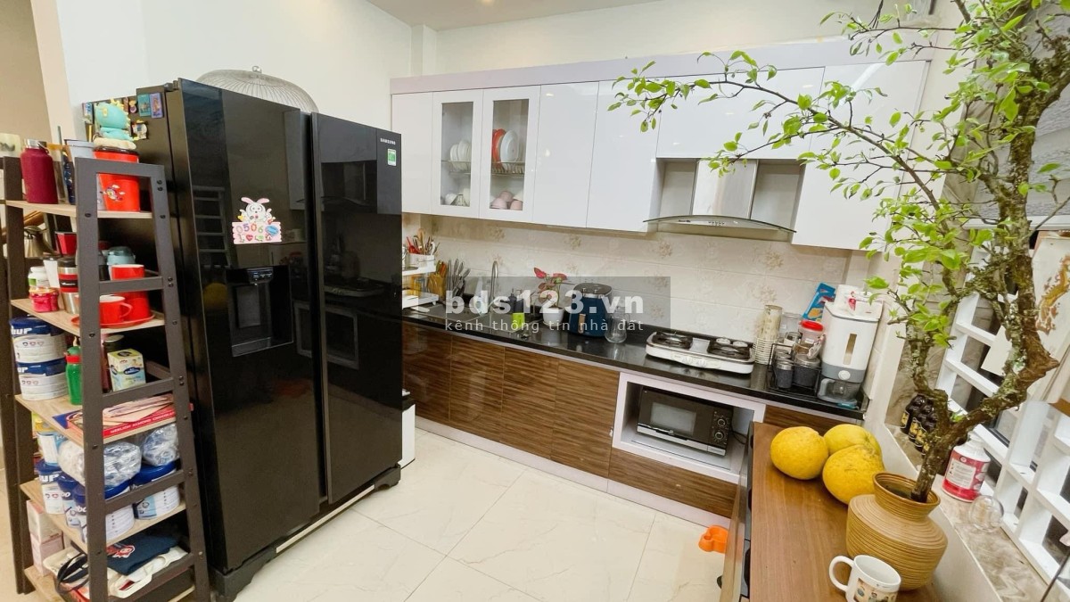 Bán nhà Hoàng Quốc Việt, nhà phân lô, ô tô 2 ngõ trước sau, 71m, 13.5 tỉ
