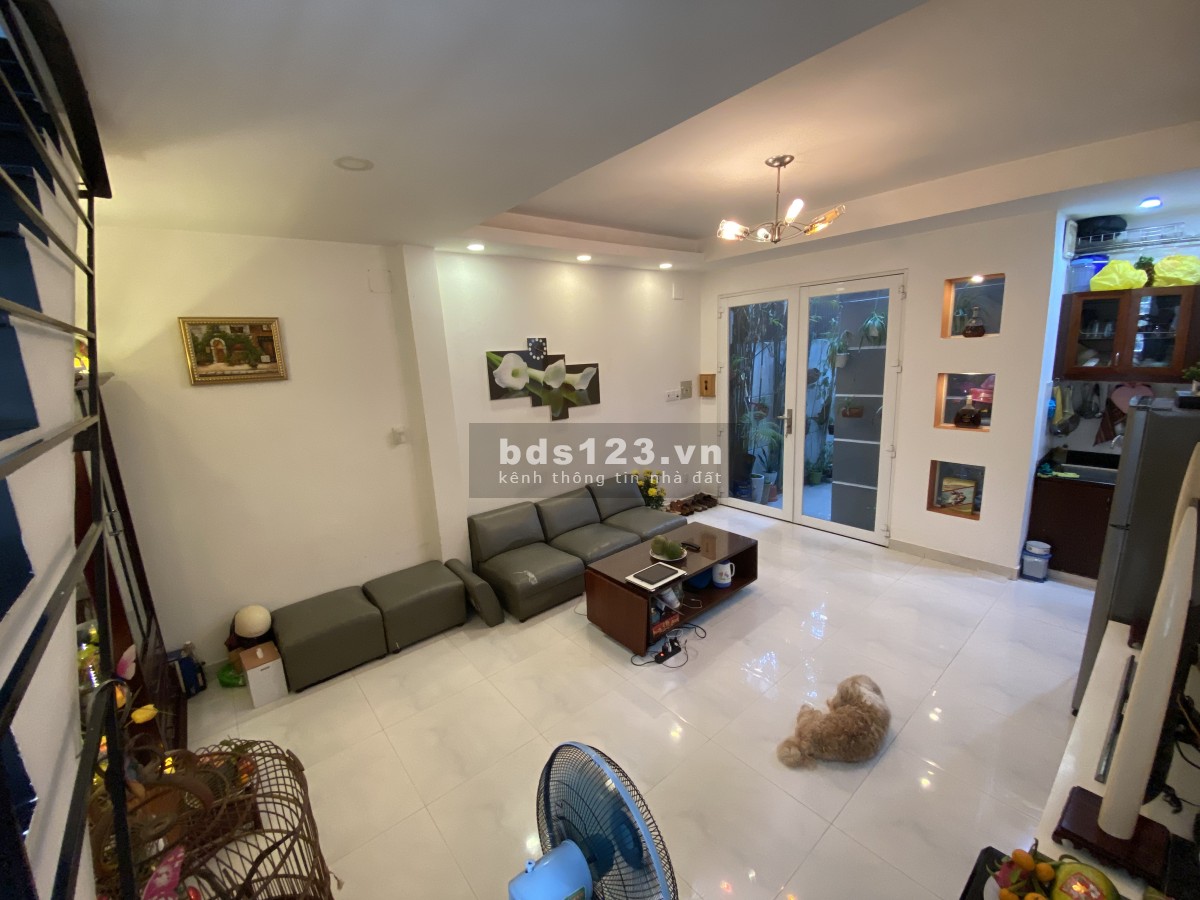 Chính chủ bán nhà hẻm 27. Ngay cầu Điện Biên Phủ, giáp ranh Quận 1.
