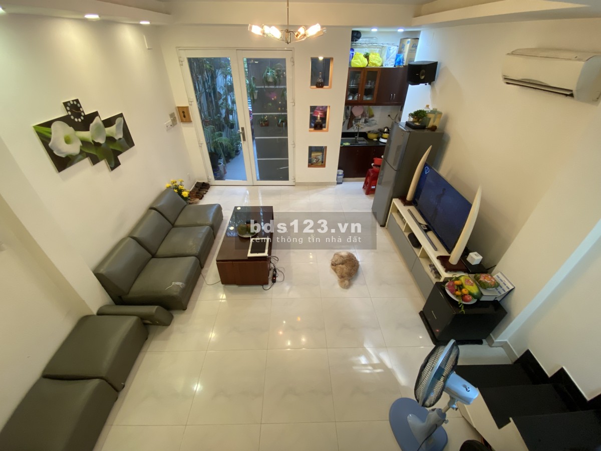 Chính chủ bán nhà hẻm 27. Ngay cầu Điện Biên Phủ, giáp ranh Quận 1.