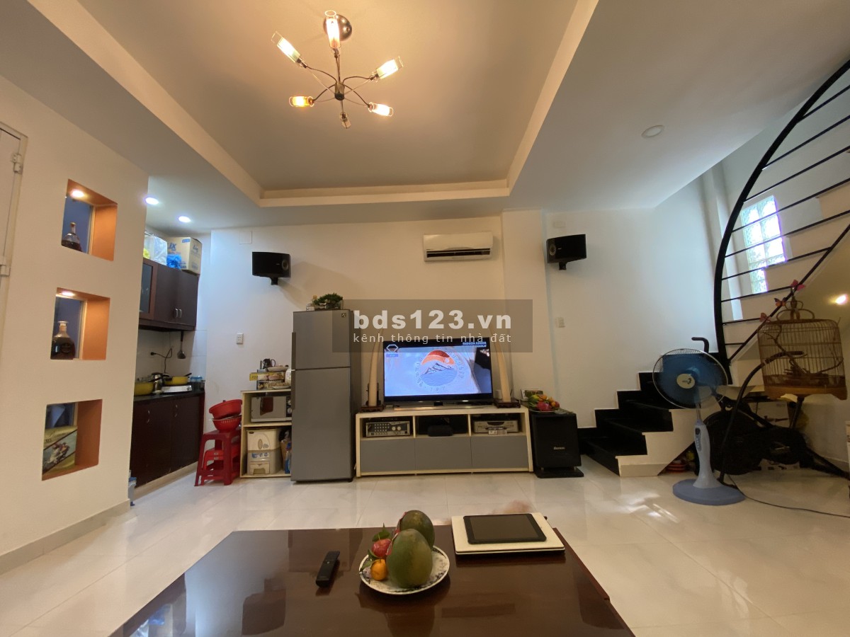 Chính chủ bán nhà hẻm 27. Ngay cầu Điện Biên Phủ, giáp ranh Quận 1.