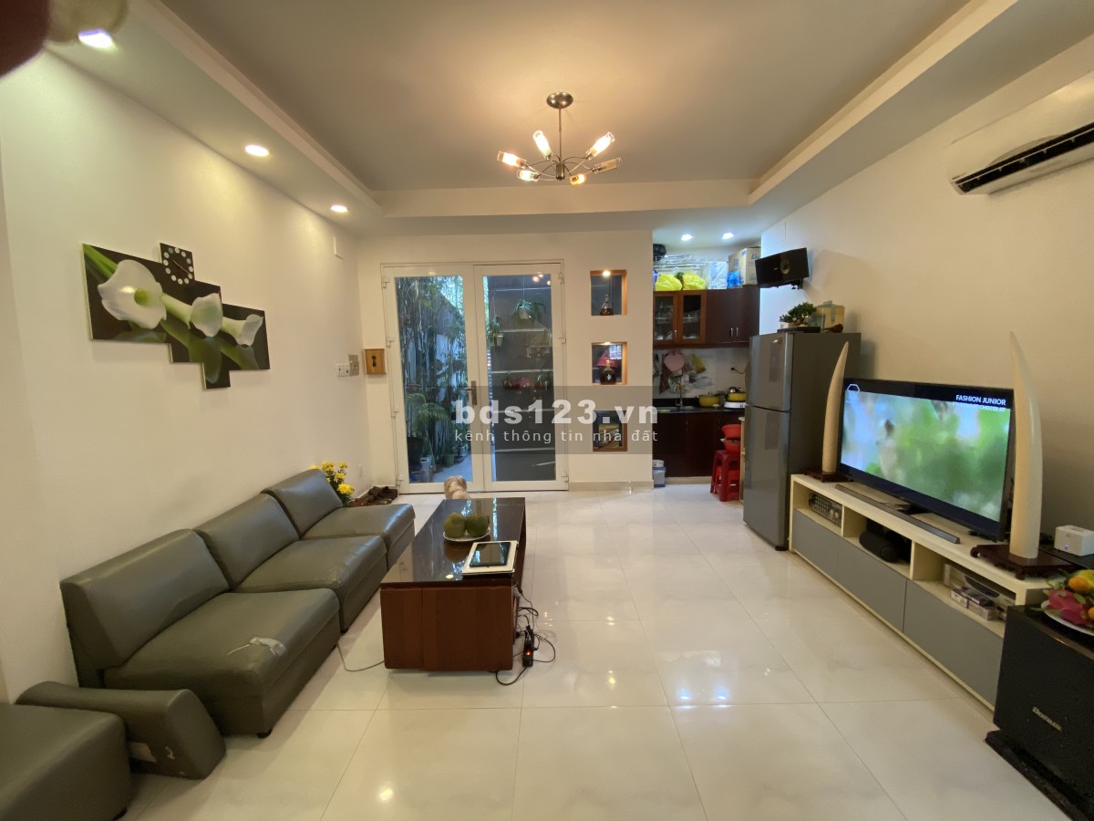 Chính chủ bán nhà hẻm 27. Ngay cầu Điện Biên Phủ, giáp ranh Quận 1.