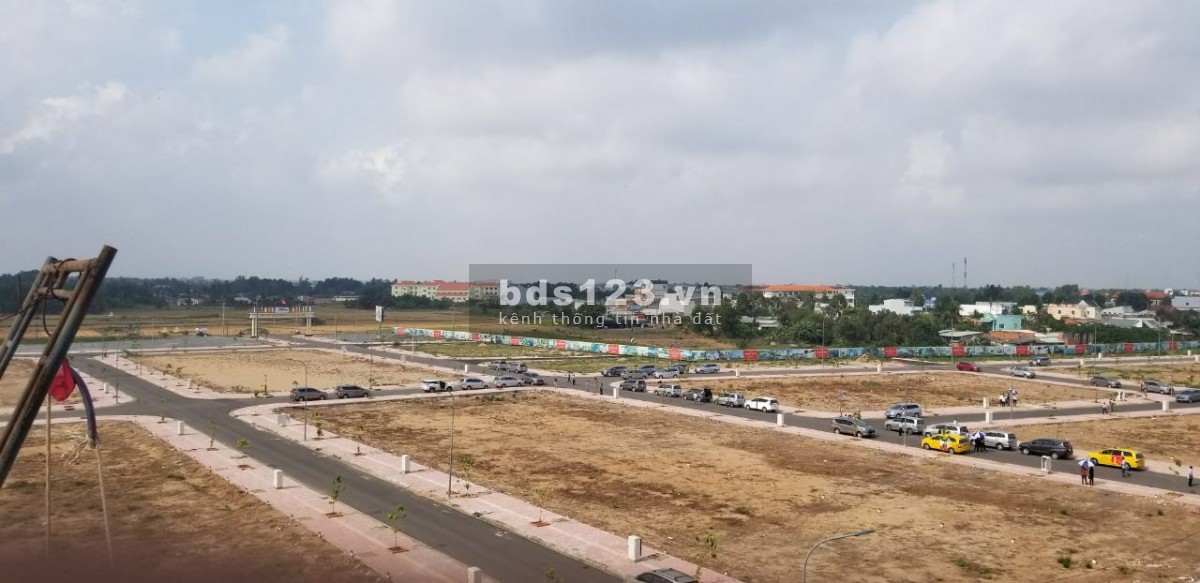 Chủ bị ngợp đất cần bán gấp lô 100m2 tại đô thị Trung tâm Thủ Thừa ( Long An ).
