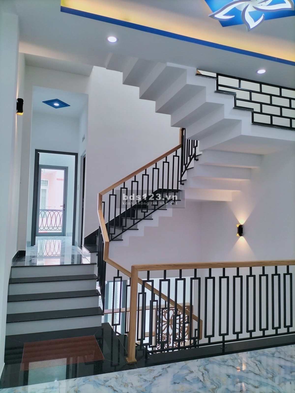 Biệt thự mini 72m2 - 3 tầng - 3 mê đẹp ngất ngây, vài bước chân ra chợ Hoà Khánh, chỉ 3.1tỷ