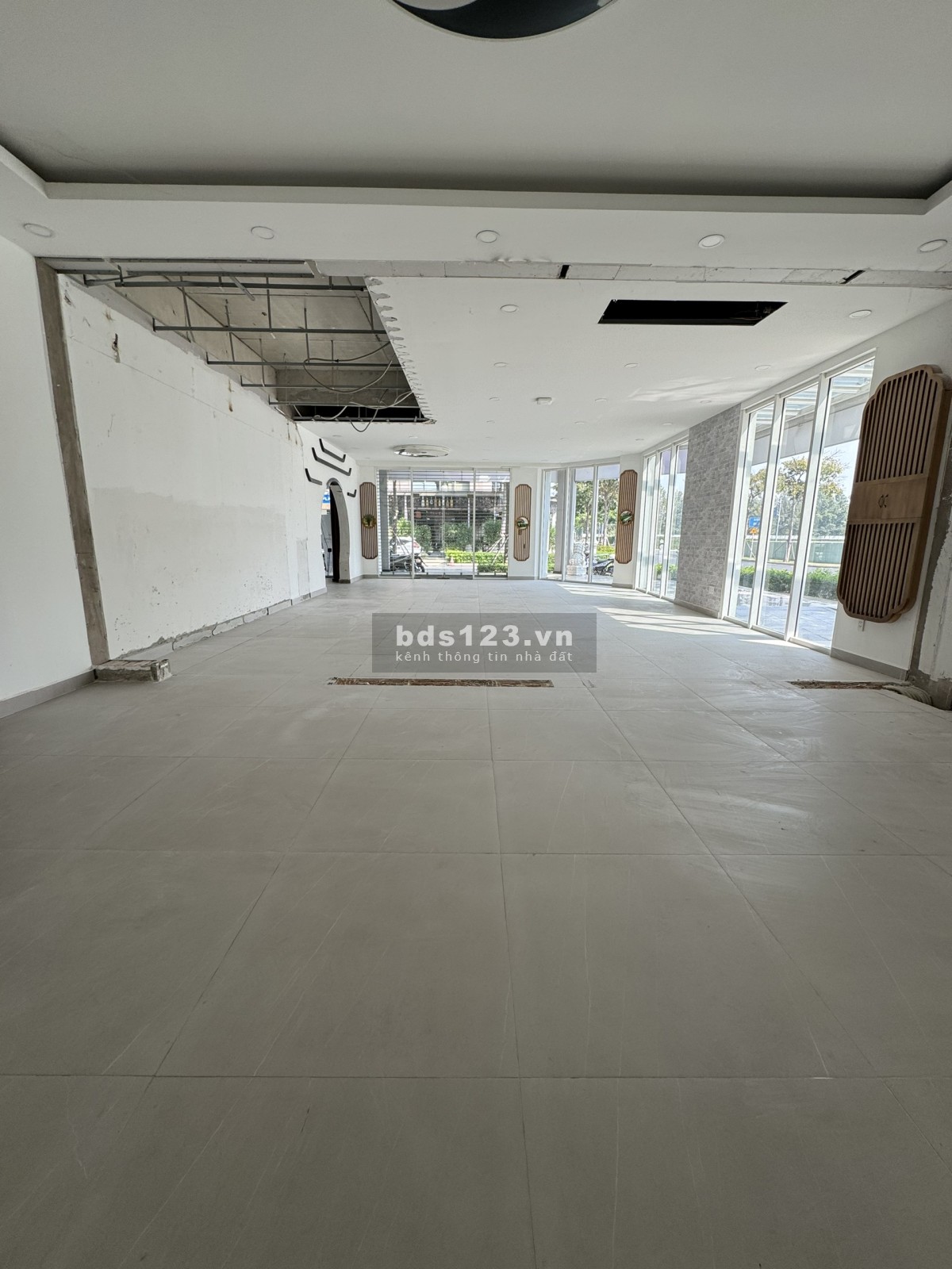 Văn phòng Sala saritown 200m2 - Lầu 2 giá 69 triệu/ tháng