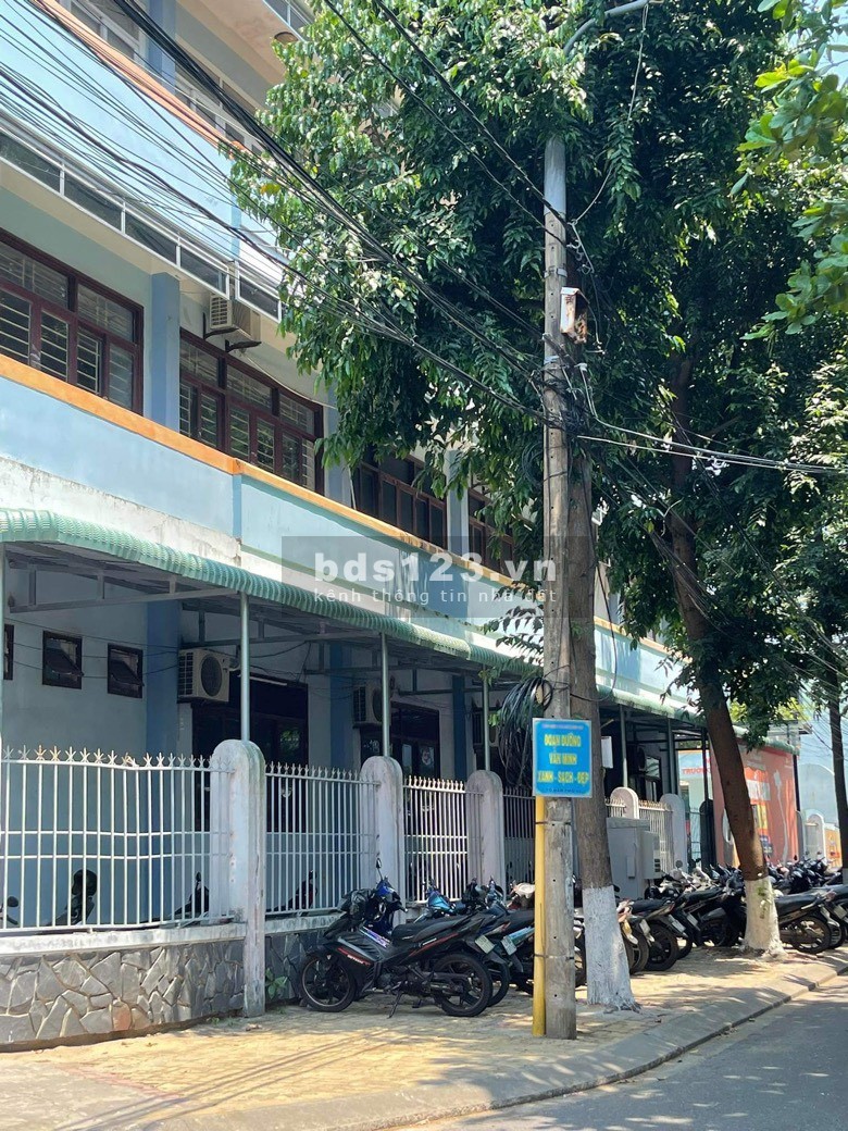 Nhà mặt tiền kinh doanh quán cà phê, trà sữa siêu đỉnh, chỉ nhỉnh 4tỷ