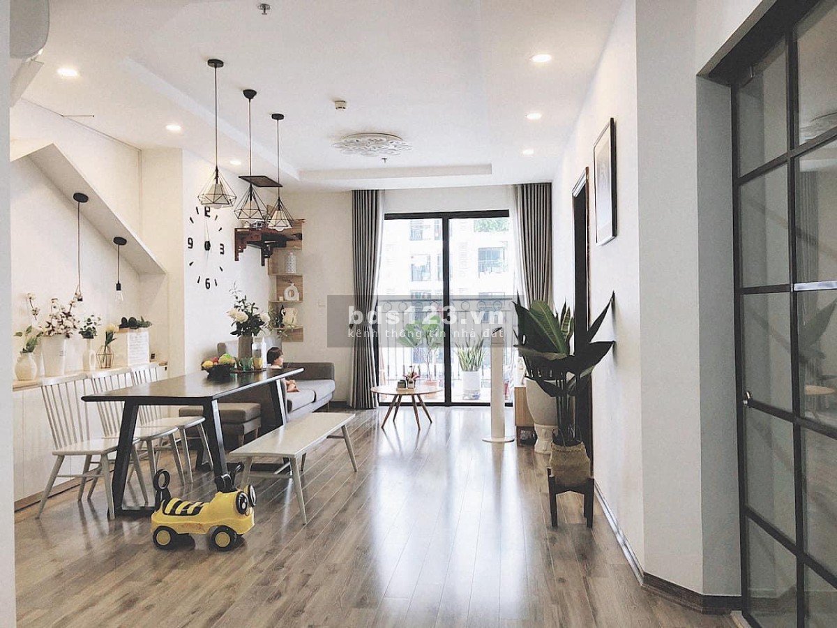 Lô góc 3 mặt thoáng - 2 Mặt ngõ - 30M ra ô tô đỗ - Phố ngõ Quỳnh cần bán gấp