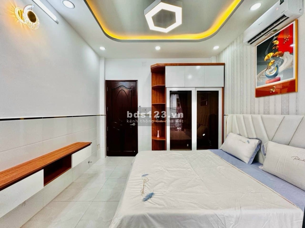 Nhà phố Đường Huỳnh Văn Nghệ, Phường 12, Quận Gò Vấp. Dt: 4.5 x 18m. Sổ công nhận: 74 m2