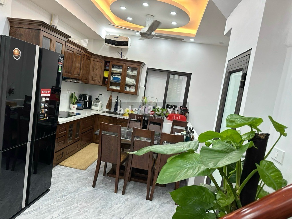 Bán nhà phố Hồ Tùng Mậu, quận Nam Từ Liêm, có gara ô tô hơn 9 tỷ, 40m2, 5 tầng kinh doanh sầm uất