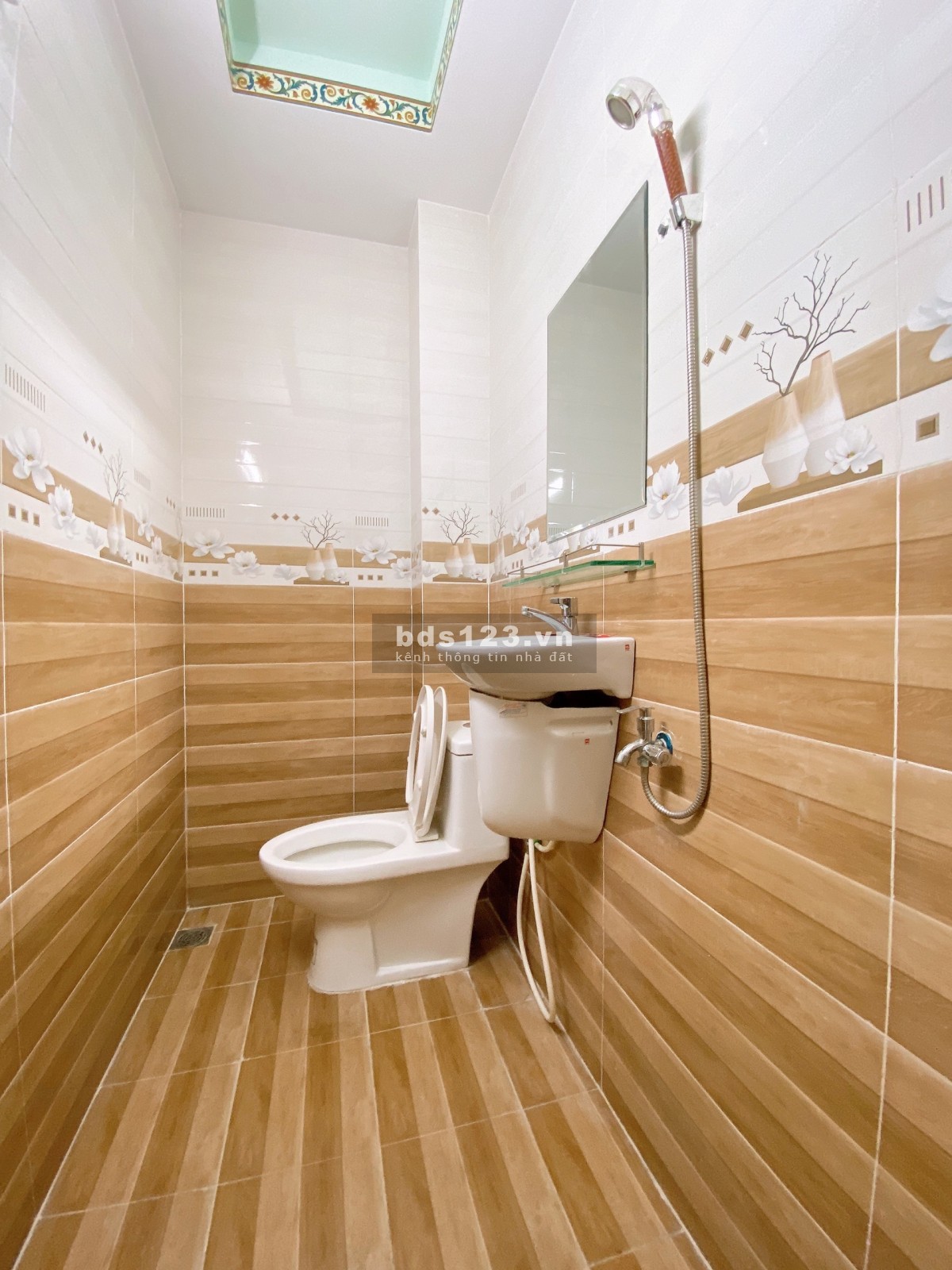 Nhà phố Đường Huỳnh Văn Nghệ, Phường 12, Quận Gò Vấp. Dt: 4.5 x 18m. Sổ công nhận: 74 m2