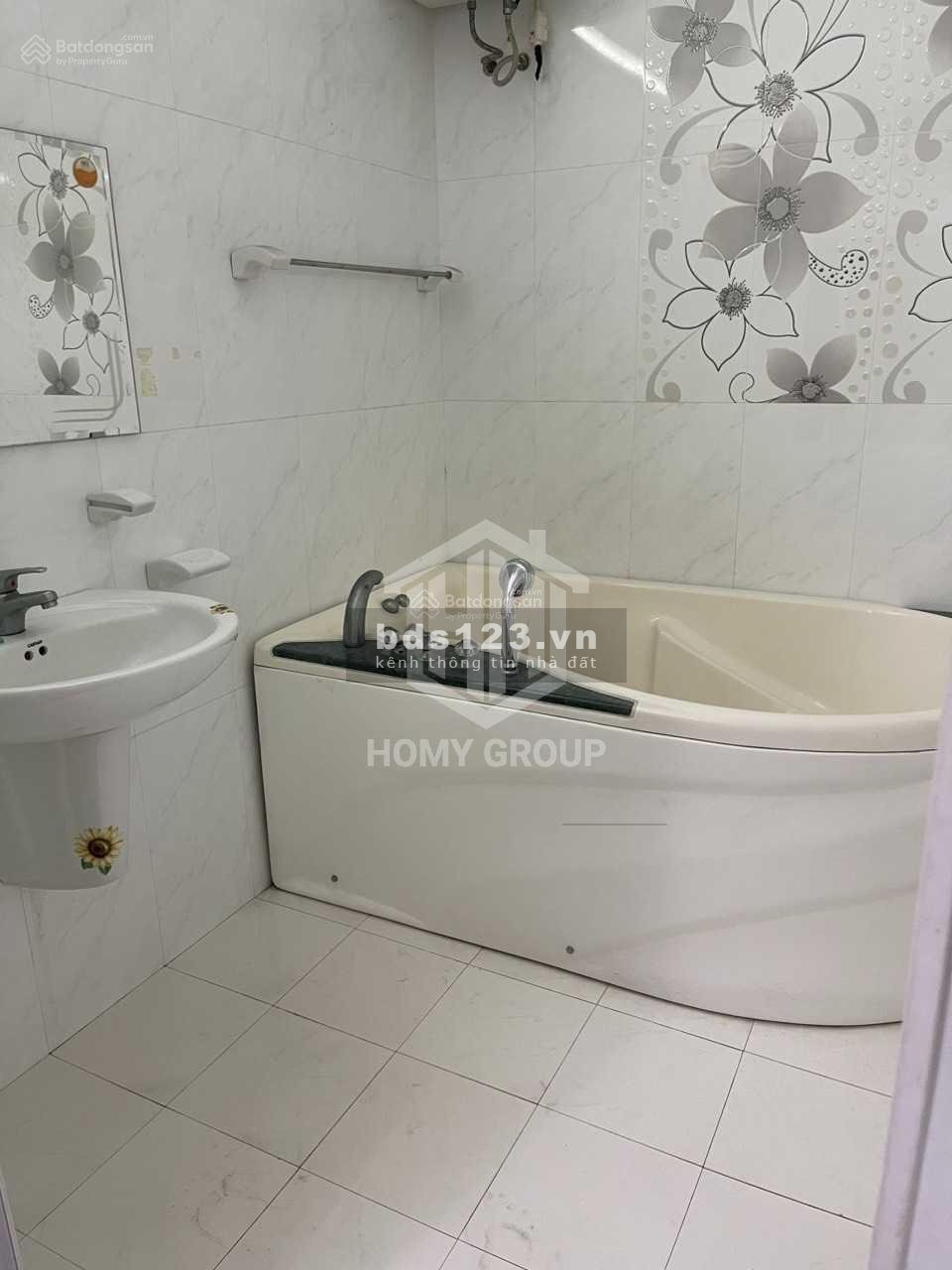 Biệt thự KDC Sông Đà, 10X24, 4PN, 5WC, oto đậu trong nhà, Hiệp Bình Chánh, Thủ Đức