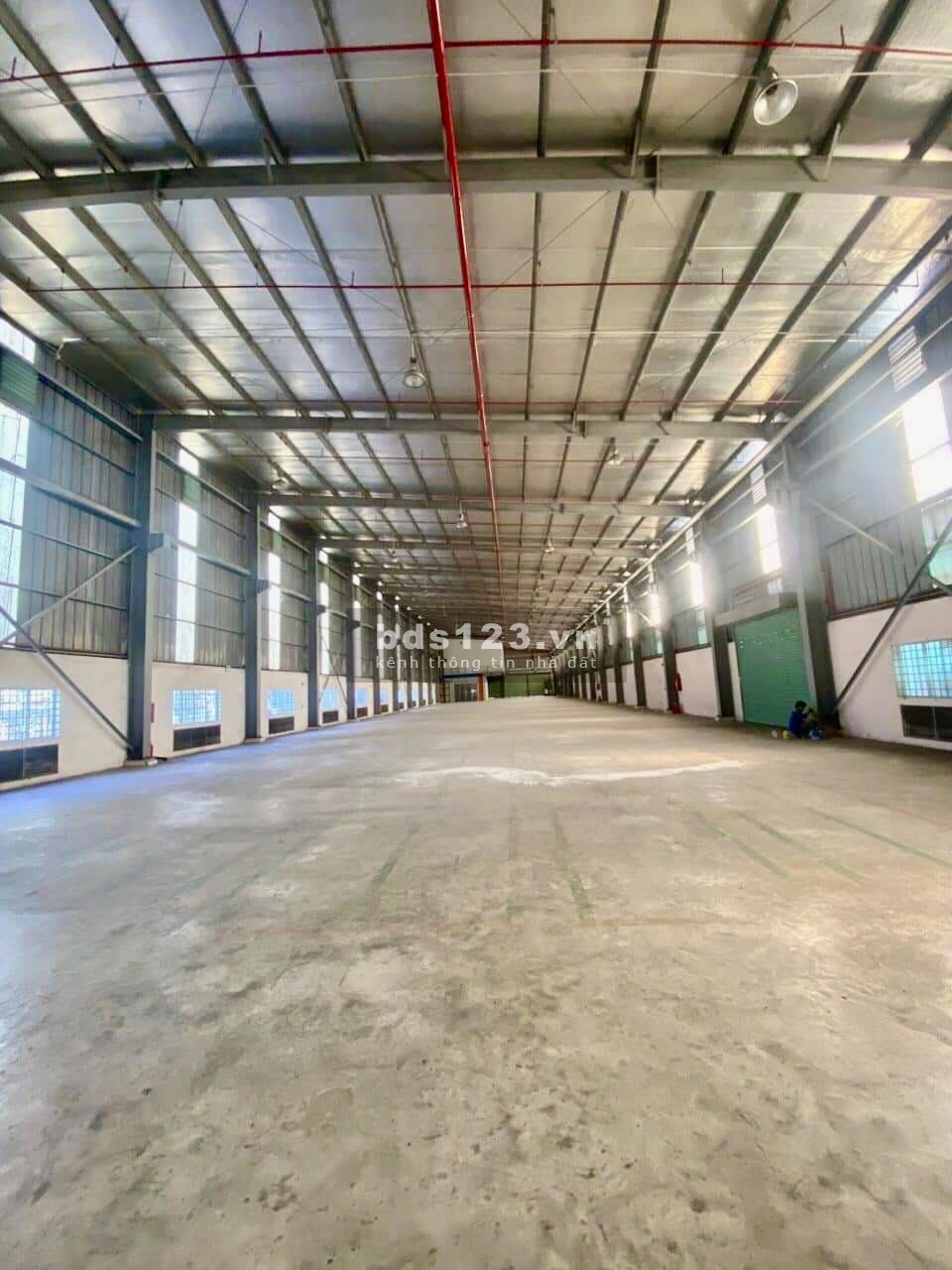 Kho ngoại quan. Cho thuê kho Quận 2. Diện tích 2300m2. Đạt chuẩn.