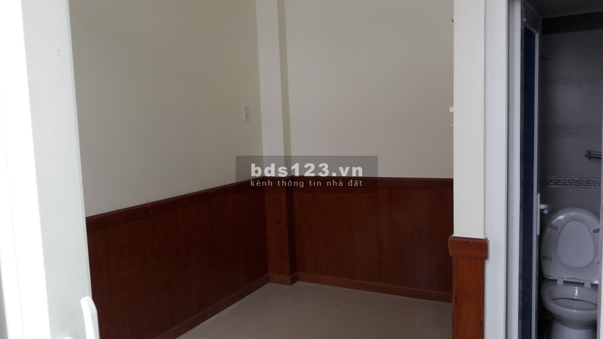 Còn 1 phòng có ban công ở ngay giảm giá còn 2,6 tr/th