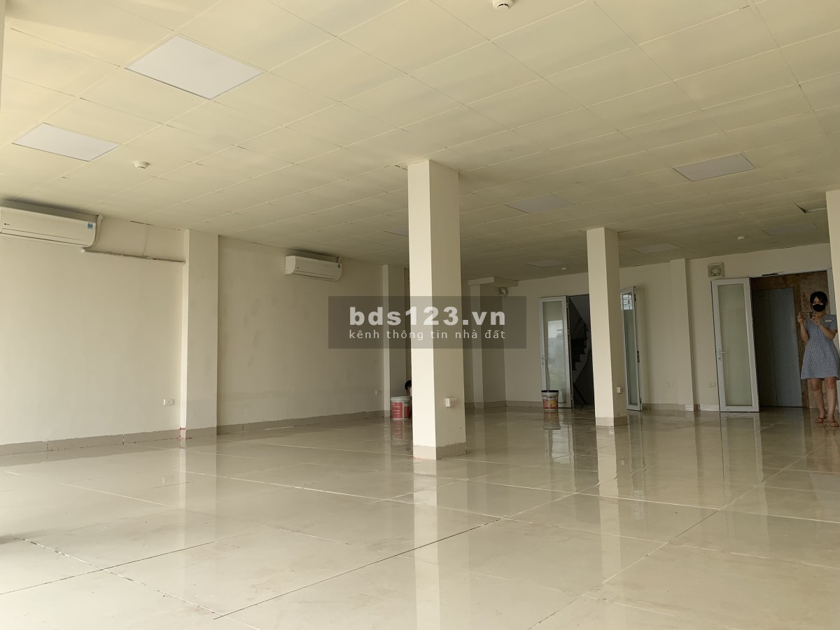 Chính chủ cho thuê mặt sàn văn phòng 136M2, tòa nhà building 8 tầng phố Nguyễn Đình Hoàng, Cầu Giấy