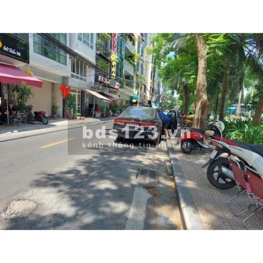 Bán nhà riêng mặt phố Trấn Vũ 80m2 x 10 tầng, mặt hồ Trúc Bạch mặt tiền 9m giá chỉ 70 tỷ