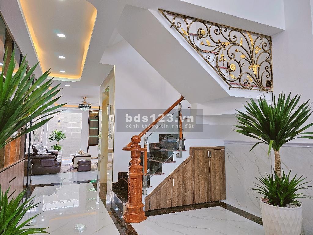 Bán nhà, mới, hẻm rộng ô tô tránh, Trần Thị Năm, 80m2, 8.3 tỷ thương lượng, 6 tầng