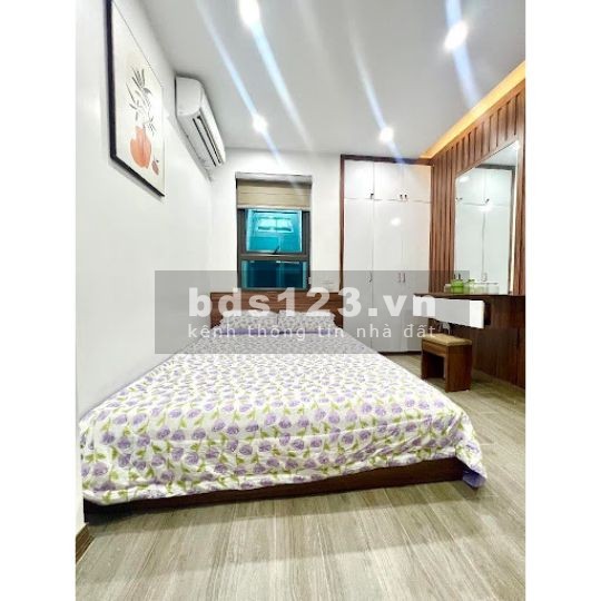 Bán nhà riêng Nguyễn Ngọc Vũ 160 x 8 Tầng, mặt tiền 6,3m phân lô ô tô tránh giá 34 tỷ