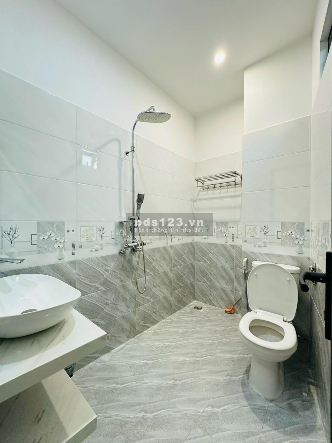 Bán nhà chính chủ 1 trệt 3 lầu, Bình Tân