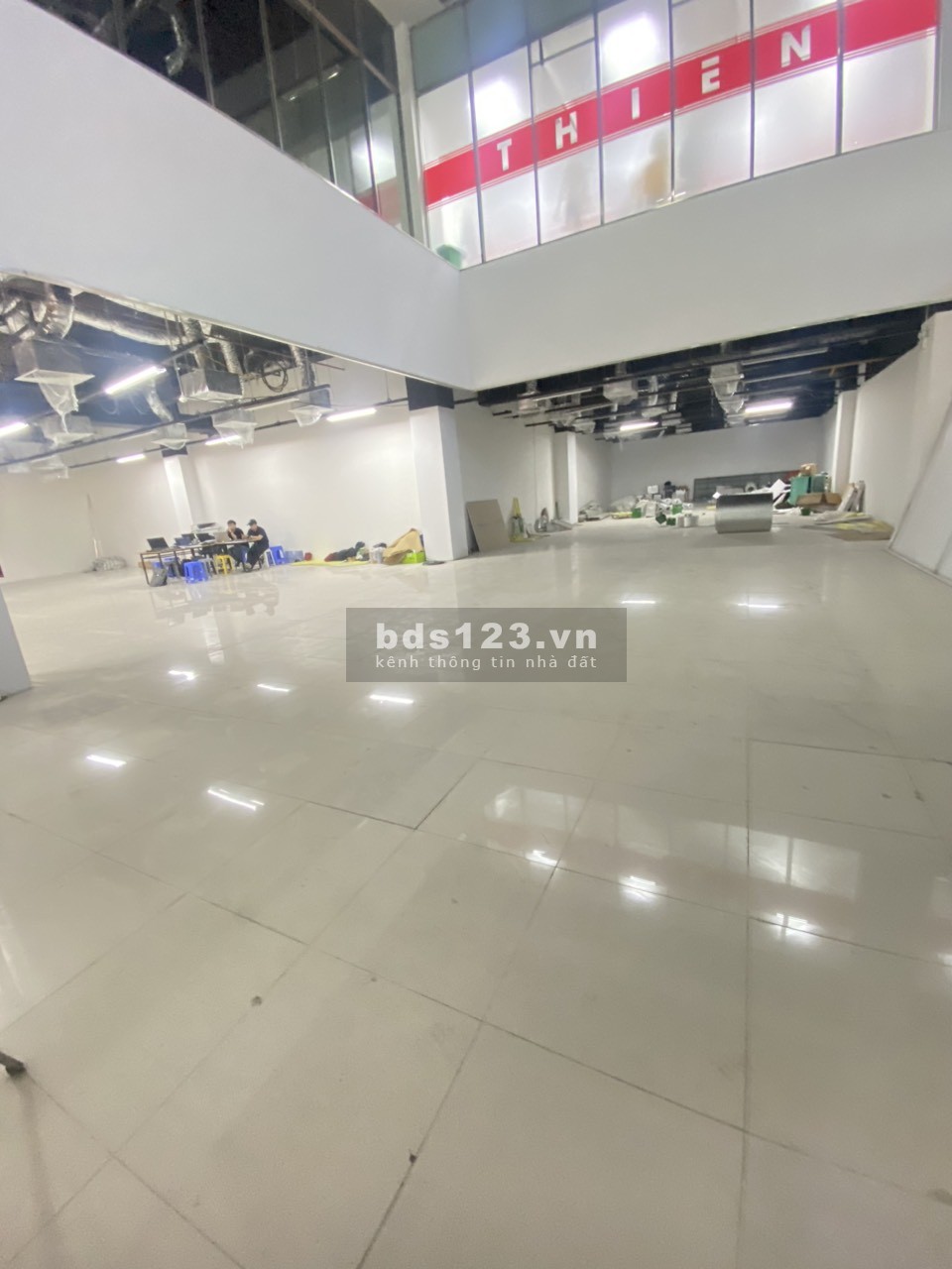 Chính chủ cho thuê Văn Phòng DT 150m2, 250m2, 400m2, 2.000m2 tại chân đế MIpec quận Đống Đa, Hà Nội.