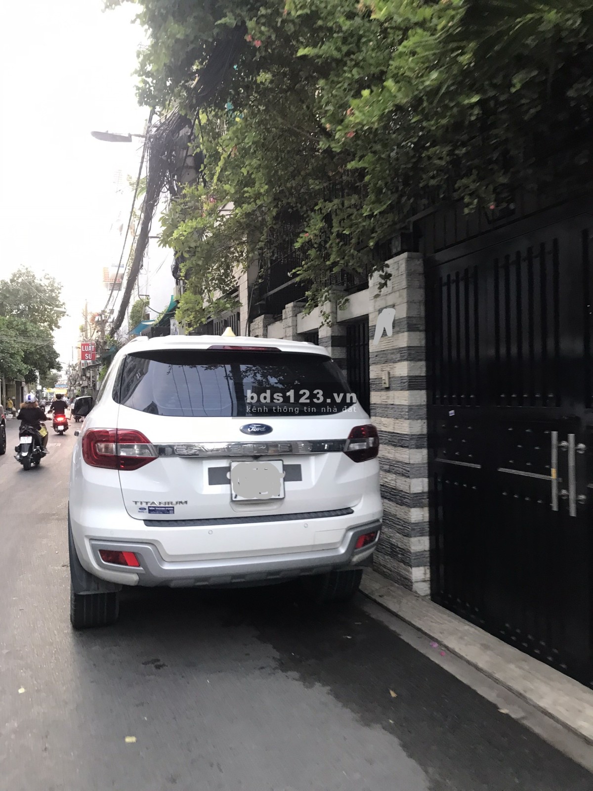 Hẻm ô tô đậu cửa nhà 2 lầu BTCT Nguyễn Sỹ Sách nhỉnh 4 tỷ