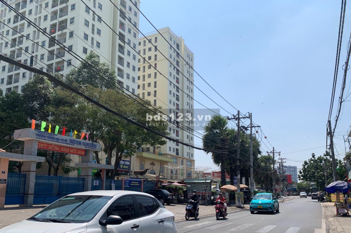(Thủ Đức) Bán nhà mặt tiền 6 phòng trọ đường số, Bình Chiểu 105m2 chỉ 4.15 tỷ.
