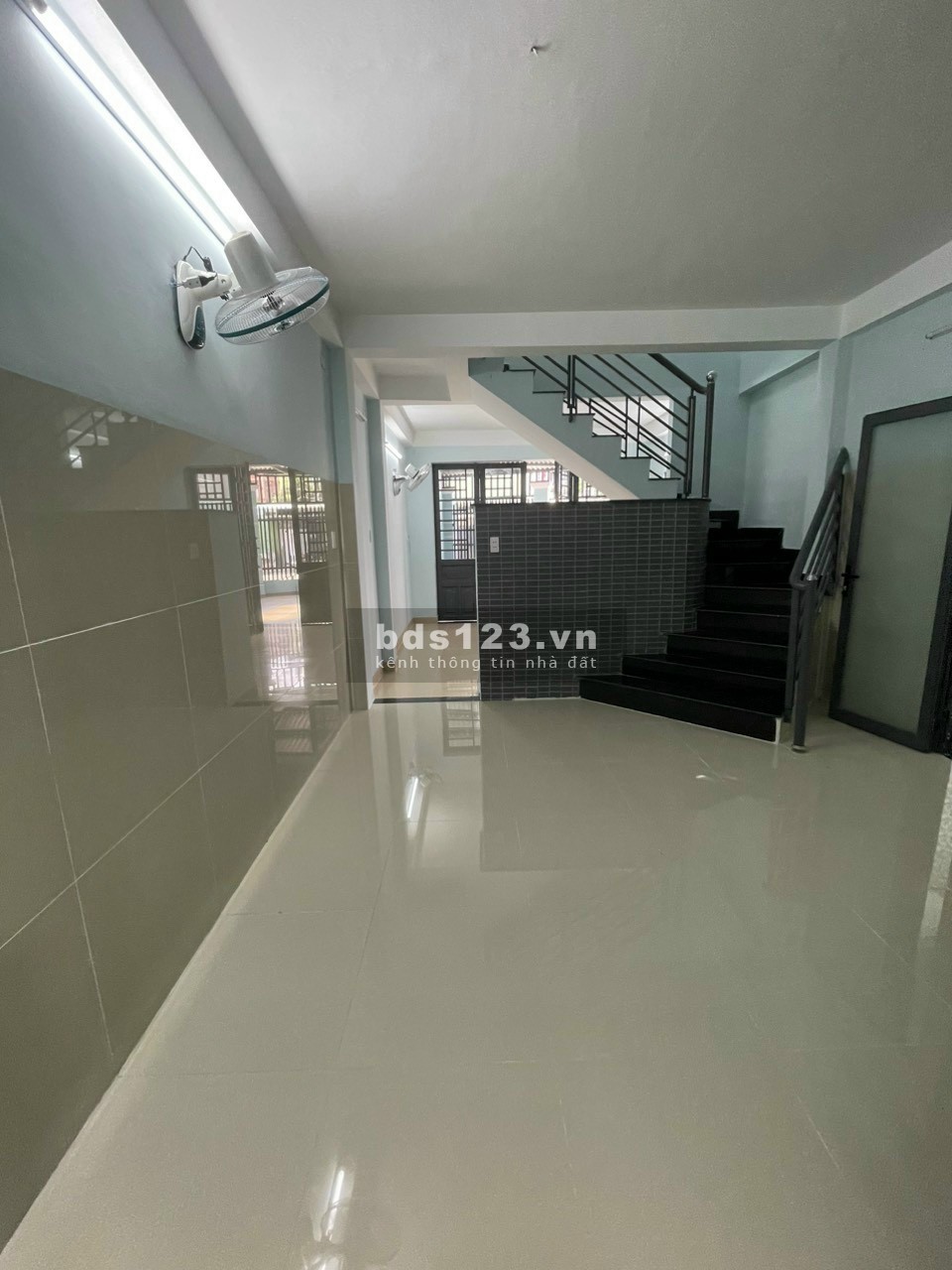 Nhà 1T1L, 8X17M, 4PN, 3WC, gara oto, mặt tiền đường, Tam Phú, Thủ Đức